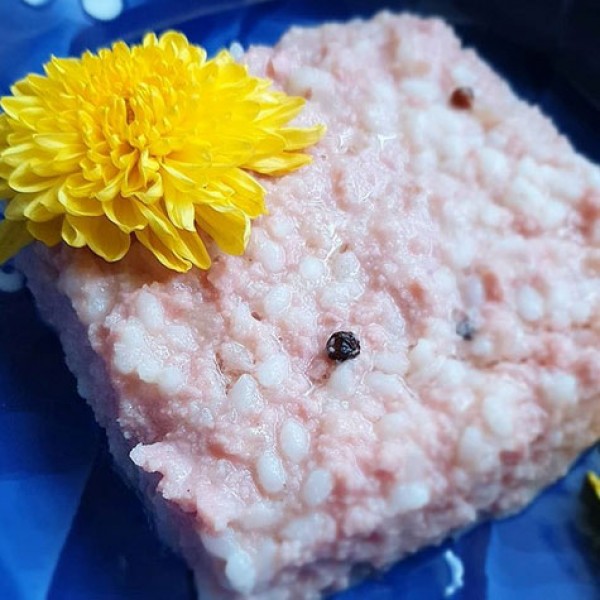私の モルタデッラクリーム リゾット 中にトリュフ エキストラ バージン オリーブオイル、しよくよう菊 もそえて