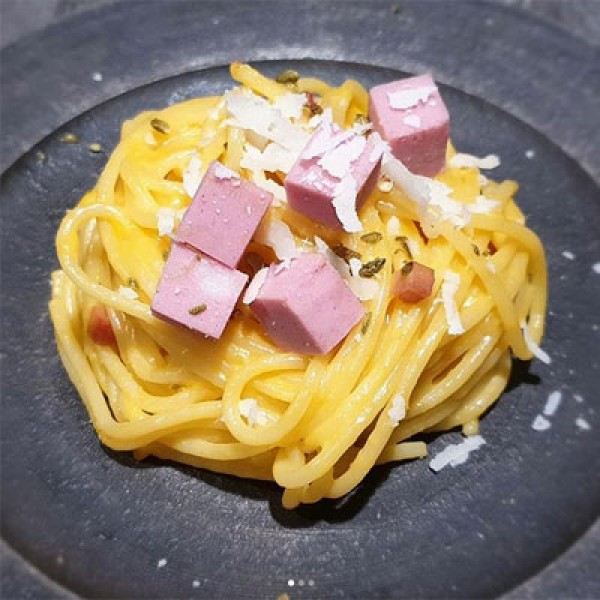 Carbonara with mortadella and sansho pepper<br>  私の カルボナラ と モルタデッラ と さんしょ