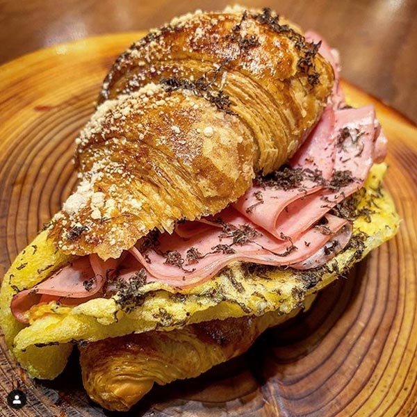 Mortadella combined with truffle foam frittata in Parmigiano cheese croissant!!! 